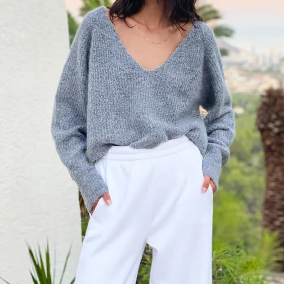 Aritzia The Group by Babaton Tessin Sweater in Oatmeal Size XS - Picture 5 of 5